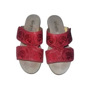 Women’s Alegria Linn red leather floral embroidered clogs SZ 38EUR 7.5 US.